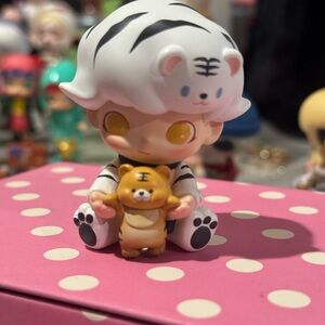 Dimoo animal kingdom - tigers learn to walk